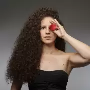 Josefina Ilundain regala su disco "Para el Domingo" a los y las trabajadoras: "Es urgente mirarnos"