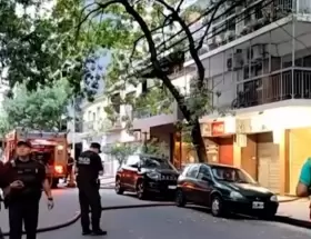 Un incendio arras� un departamento en N��ez y dej� una v�ctima fatal.