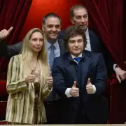 Adorni, entre la espada y la pared: 5000 preguntas, denuncias y un Gobierno que ya no logra esquivar el esc�ndalo