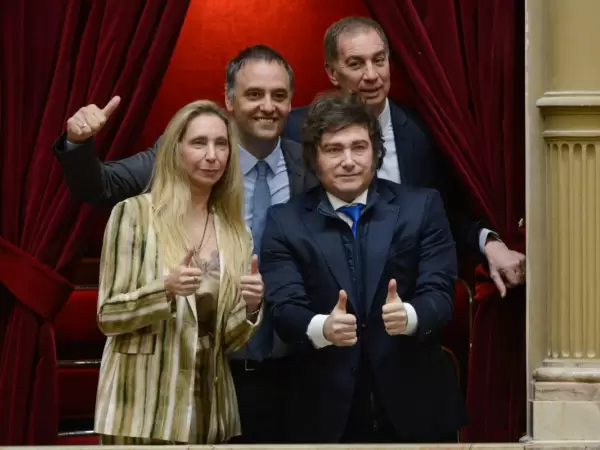 El caso Adorni erosiona la imagen presidencial y tensiona al propio oficialismo.