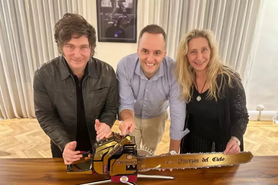 El caso Adorni erosiona la imagen presidencial y tensiona al propio oficialismo.