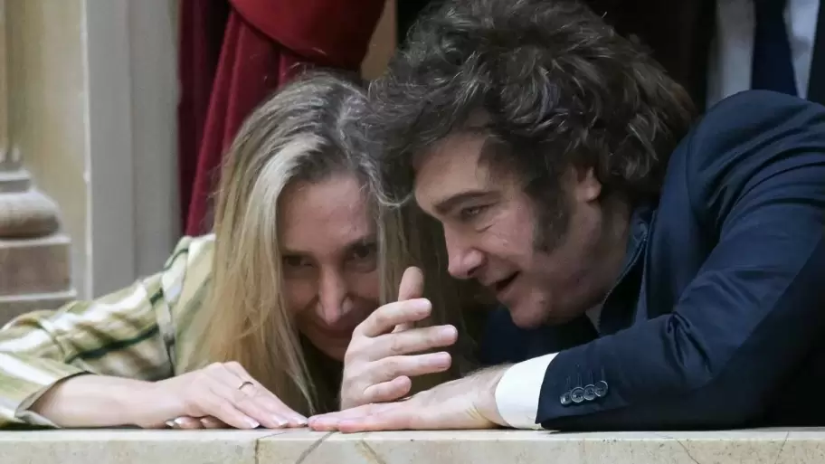 Javier Milei y su hermana Karina analizan el costo de sostener a Adorni