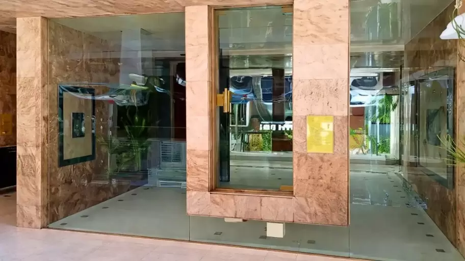 La fachada del departamento de Adorni en Caballito