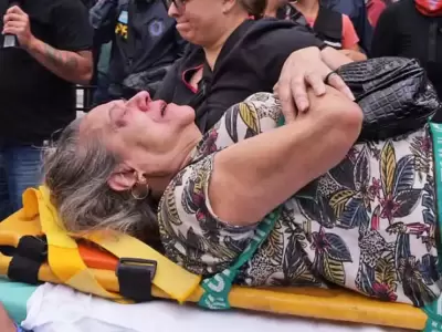 Beatriz Blanco, la anciana de 82 a�os que fue empujada por el polic�a Nicol�s Emanuel C�spedez el 12 de marzo de 2025, debi� recibir atenci�n m�dica.