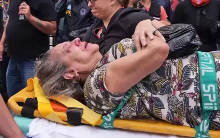 Beatriz Blanco, la anciana de 82 a�os que fue empujada por el polic�a Nicol�s Emanuel C�spedez el 12 de marzo de 2025, debi� recibir atenci�n m�dica.