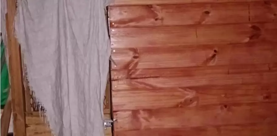 Un ni�o de 11 a�os con autismo fue rescatado en La Plata tras vivir encerrado en una casilla de madera