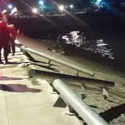 Una mujer y su hija quedaron atrapadas en una camioneta que cay� al r�o: el desesperado rescate que evit� lo peor