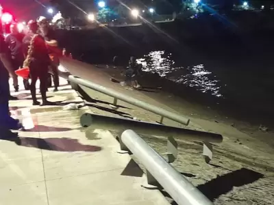 Una camioneta cay� al r�o