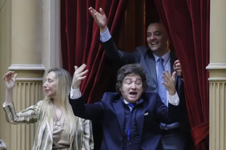 Karina Milei, Javier Milei y Manuel Adorni