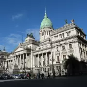 Congreso condicionado: el Gobierno acelera con glaciares, pero los escándalos amenazan con contaminar la agenda