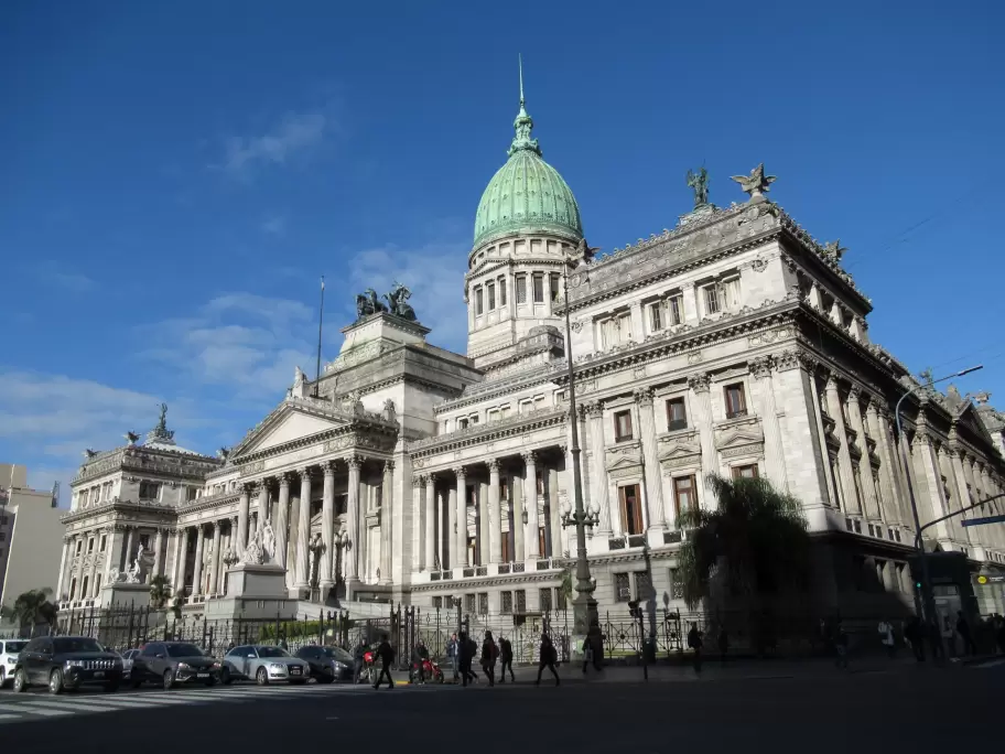 El oficialismo busca avanzar con reformas clave en el Congreso