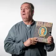 Fabio Alberti estrena La Apocalipsis Existe: la historia del mártir Peperino Pómoro a través de sus grandes personajes