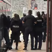 Pánico y locura en Temperley: detuvieron a un hombre que tomó de rehén a una mujer y amenazó con volar la estación