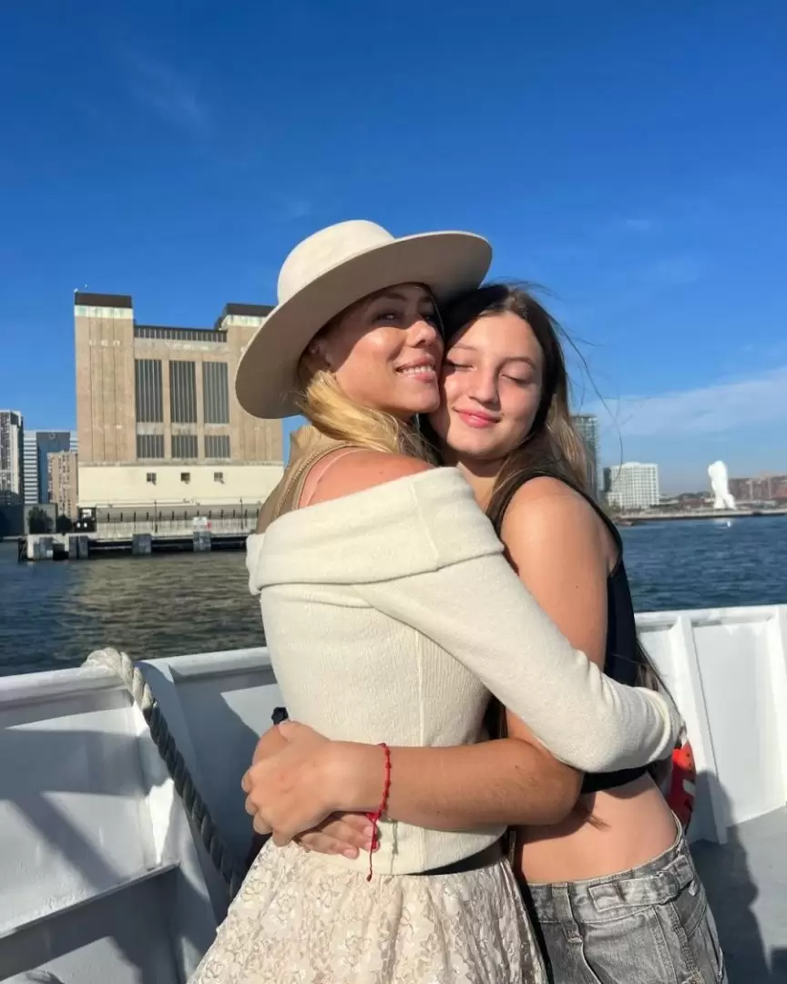 Nicole Neuman y Allegra Cubero