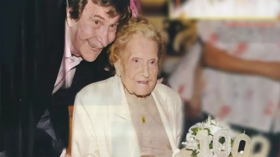Silvio Sold�n y su madre, Genoveva Adelina "Tita" Teruggi, en el cumplea�os de 100 de ella, quien falleci� en 2017 con 102.