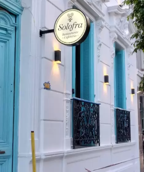 El restaurante Solofra est� ubicado en Alsina 148, Avellaneda.