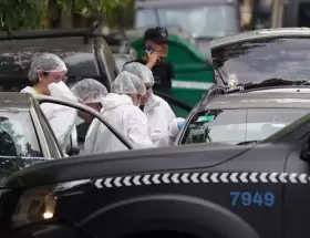 Una polic�a de la Federal dispar� e hiri� a cuatro personas en un viaje "compartido" de Uber