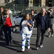 Una comisaria retirada y su hija, varias jubiladas y el rol de la escribana: las inconsistencias que rodean el patrimonio de Adorni