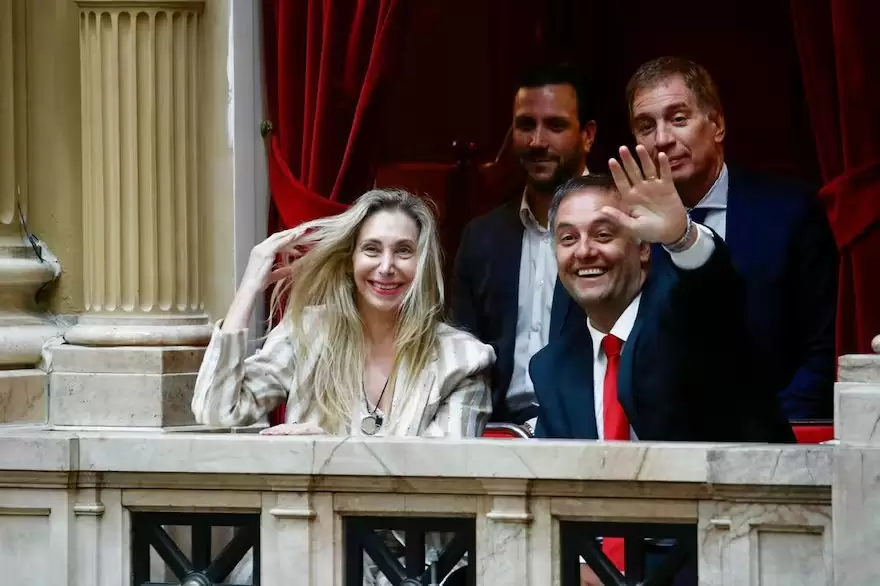 Karina cuando todavía no escondía a Adorni