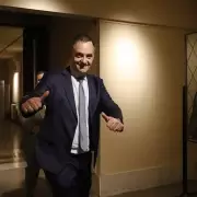 Hipotecas bajo la lupa: declaran las financistas de Manuel Adorni en una causa que ya trasciende fronteras