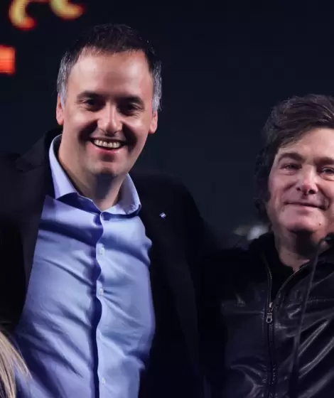 Karina y Javier Milei junto a Manuel Adorni