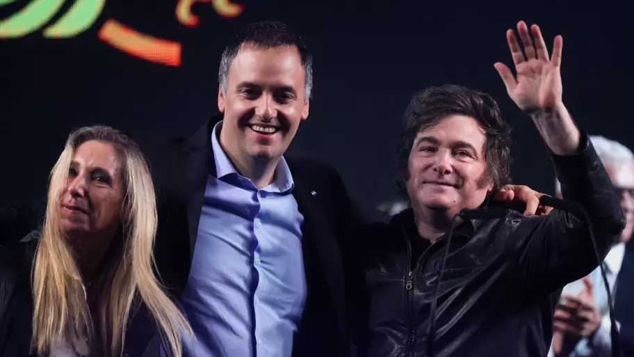 Karina y Javier Milei junto a Manuel Adorni