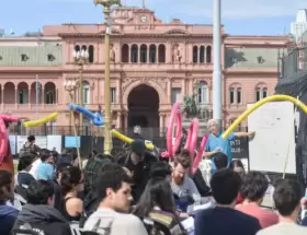 Docentes de la Universidad de Buenos Aires (UBA) y trabajadores de la ciencia trasladar�n este viernes sus actividades a Plaza de Mayo