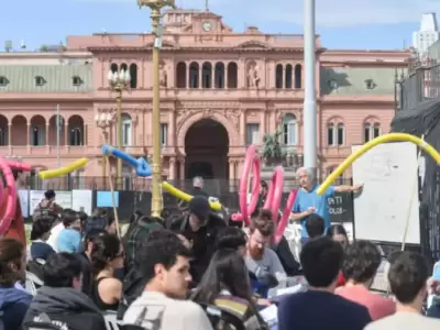 Docentes de la Universidad de Buenos Aires (UBA) y trabajadores de la ciencia trasladar�n este viernes sus actividades a Plaza de Mayo