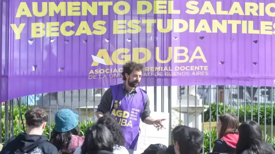 Docentes de la Universidad de Buenos Aires (UBA) y trabajadores de la ciencia trasladar�n este viernes sus actividades a Plaza de Mayo