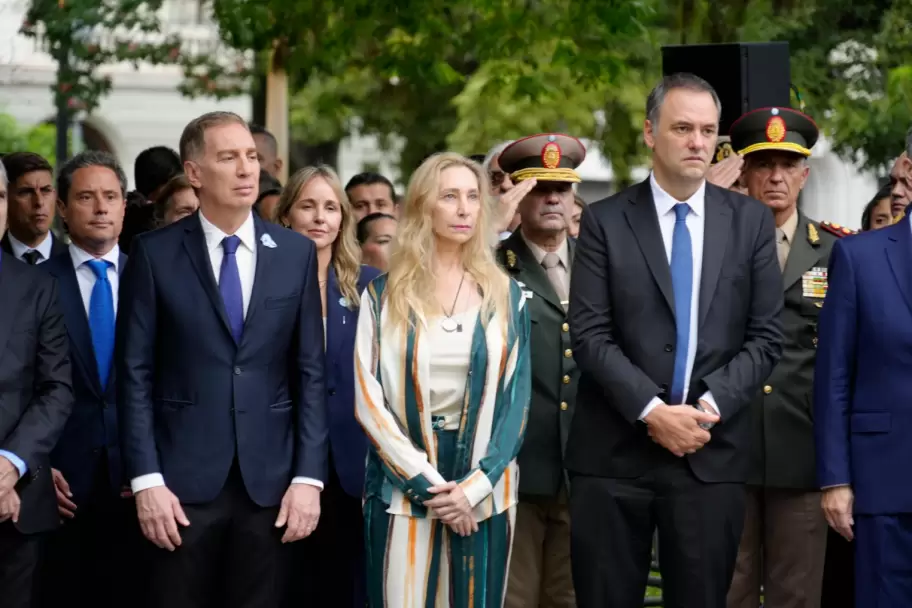 El último acto oficial al que se vio a LLA junto a Adorni