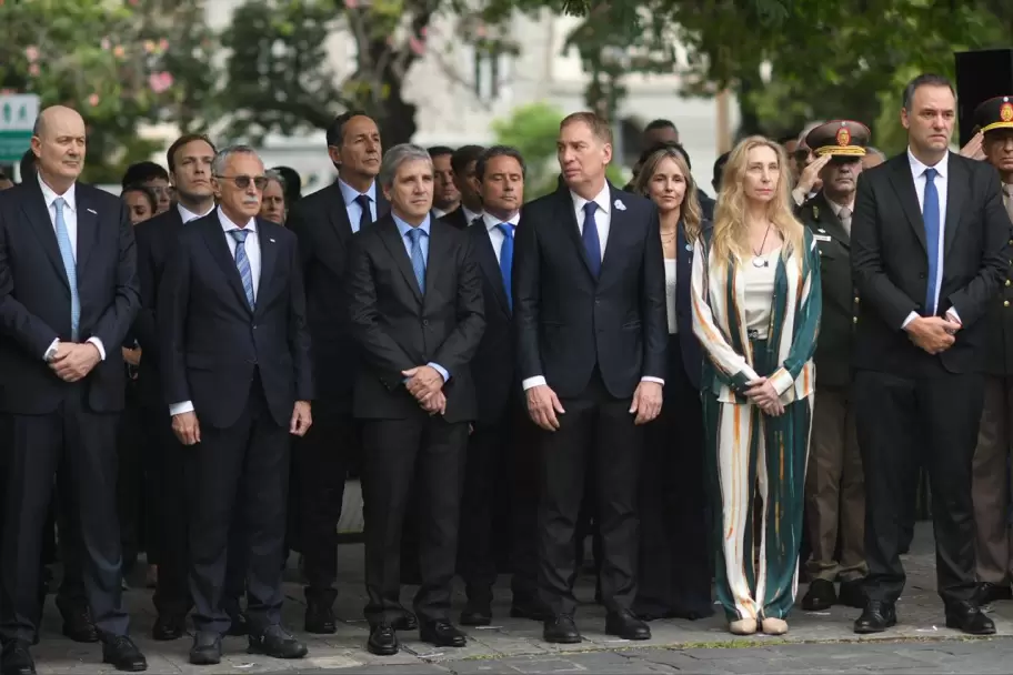 El último acto oficial al que se vio a LLA junto a Adorni