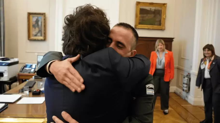 Milei se reunió con Gallo pero no hubo rastros de Adorni