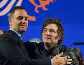 Javier Milei, cuando todav�a se mostraba con Adorni