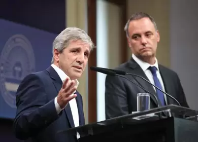 Luis Caputo y Manuel Adorni