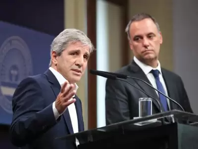 Luis Caputo y Manuel Adorni