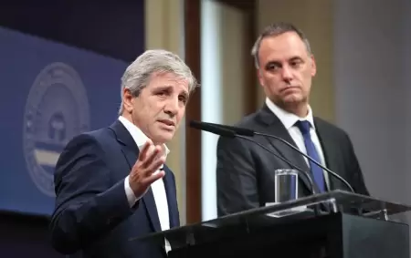 Luis Caputo y Manuel Adorni