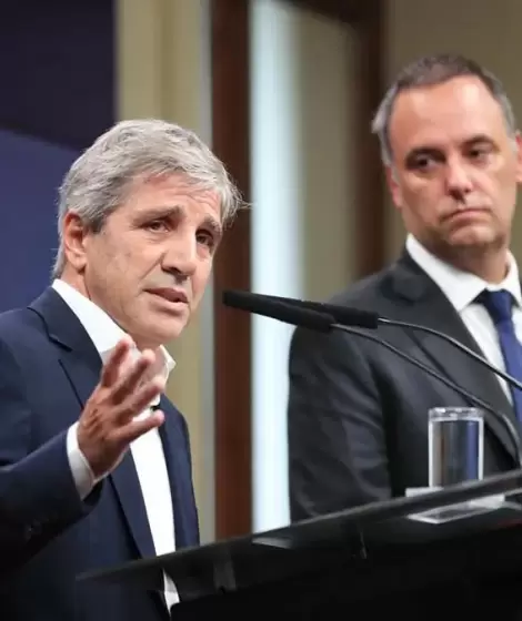 Luis Caputo y Manuel Adorni