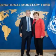 Caputo viaja a Washington en busca de dólares frescos mientras crece la deuda con el FMI y se incumplen metas clave