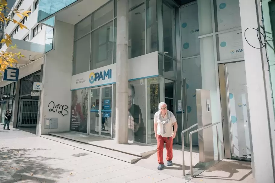 Paro de médicos del PAMI: denuncian recortes salariales, sobrecarga laboral y un sistema al borde del colapso