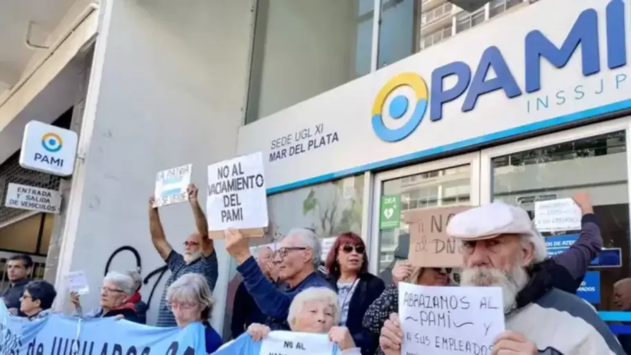 Paro de médicos del PAMI: denuncian recortes salariales, sobrecarga laboral y un sistema al borde del colapso