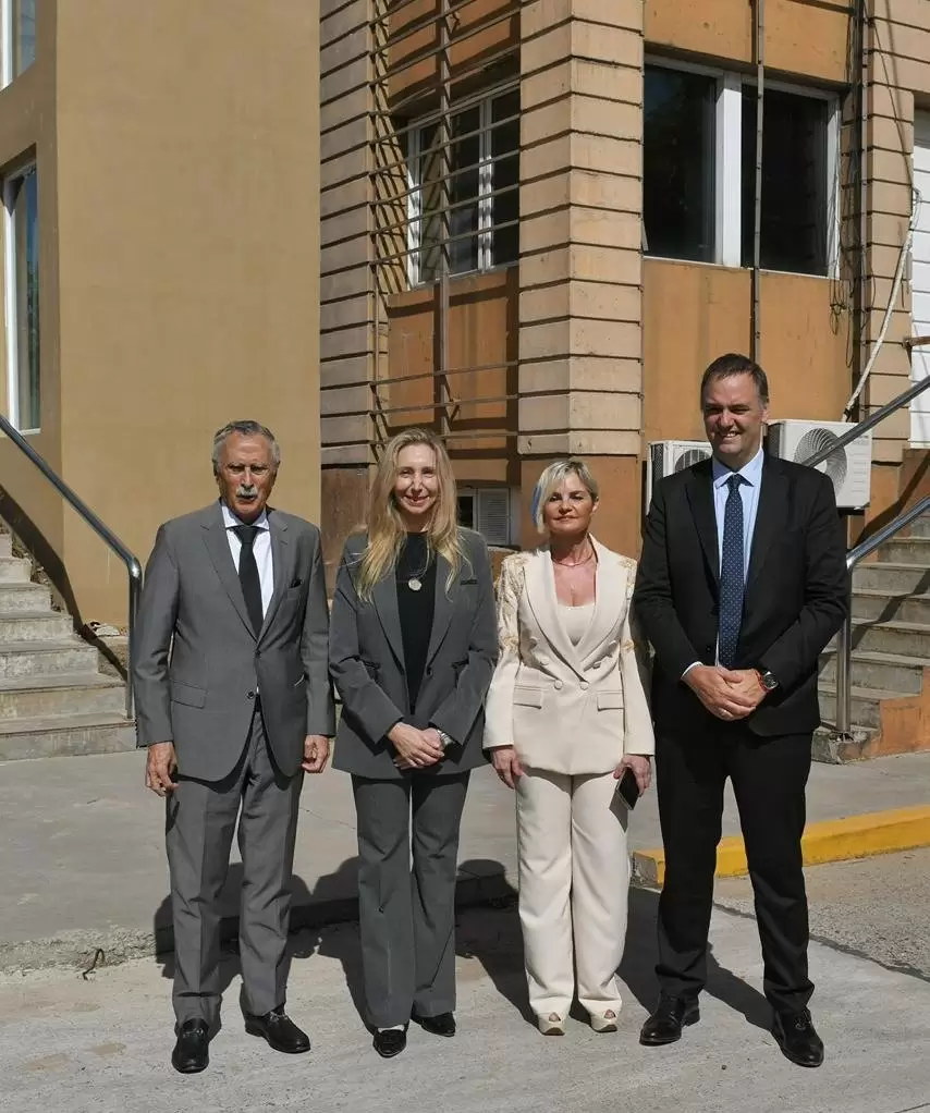 Karina Milei, Manuel Adorni y Mario Lugones en la Unidad Operativa Centro de Contenci�n Biol�gica del Malbr�n