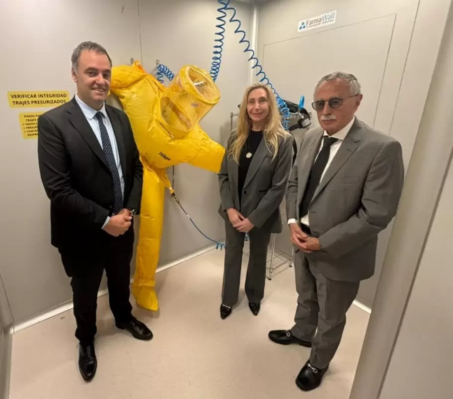 Manuel Adorni, Karina Milei y Mario Lugones en el Malbr�n