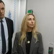 Karina y Adorni fingieron demencia y visitaron el Malbrán, pero no se la dejaron pasar: "Inauguración trucha"