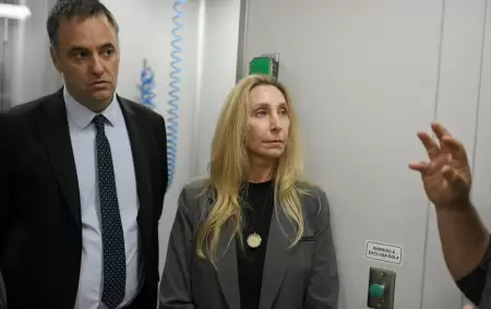 Manuel Adorni y Karina Milei en el Malbr�n