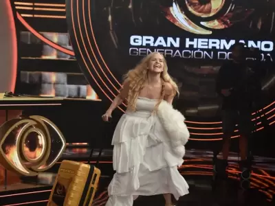 La actriz venezolana volvi� a la Argentina con un ingreso cargado de nostalgia, emoci�n y promesas