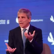 Luis Caputo insult� a Flor Pe�a por la fake news sobre el padre de Messi: "La bol... esta"