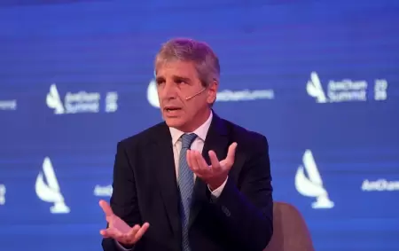 Luis Caputo en AmCham Summit 2026