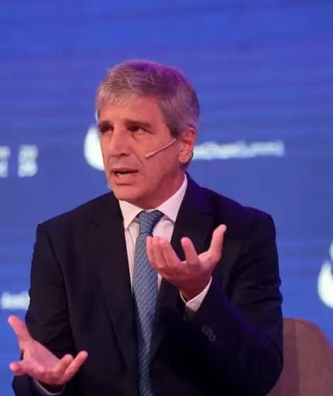 Luis Caputo en AmCham Summit 2026
