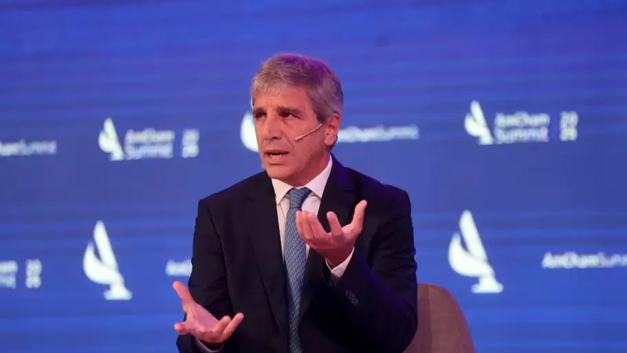 Luis Caputo en AmCham Summit 2026