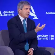 Caputo apuesta a una ingenier�a financiera para evitar el mercado internacional mientras celebra el aval del FMI